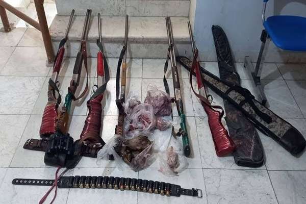 انهدام باند بزرگ شکار و فروش گوشت حیوانات وحشی در بم/ کشف ۶ قبضه سلاح از متخلفان