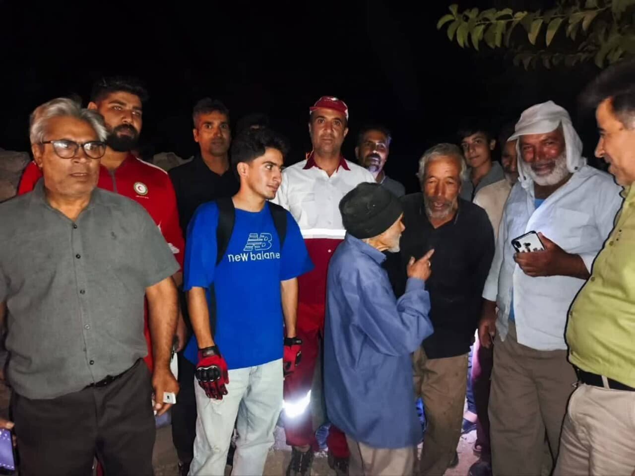 پایان خوش جستجو در ارتفاعات بم؛ پیرمرد ۹۲ ساله با همکاری تیم‌های آفرود و پهپادی نجات یافت