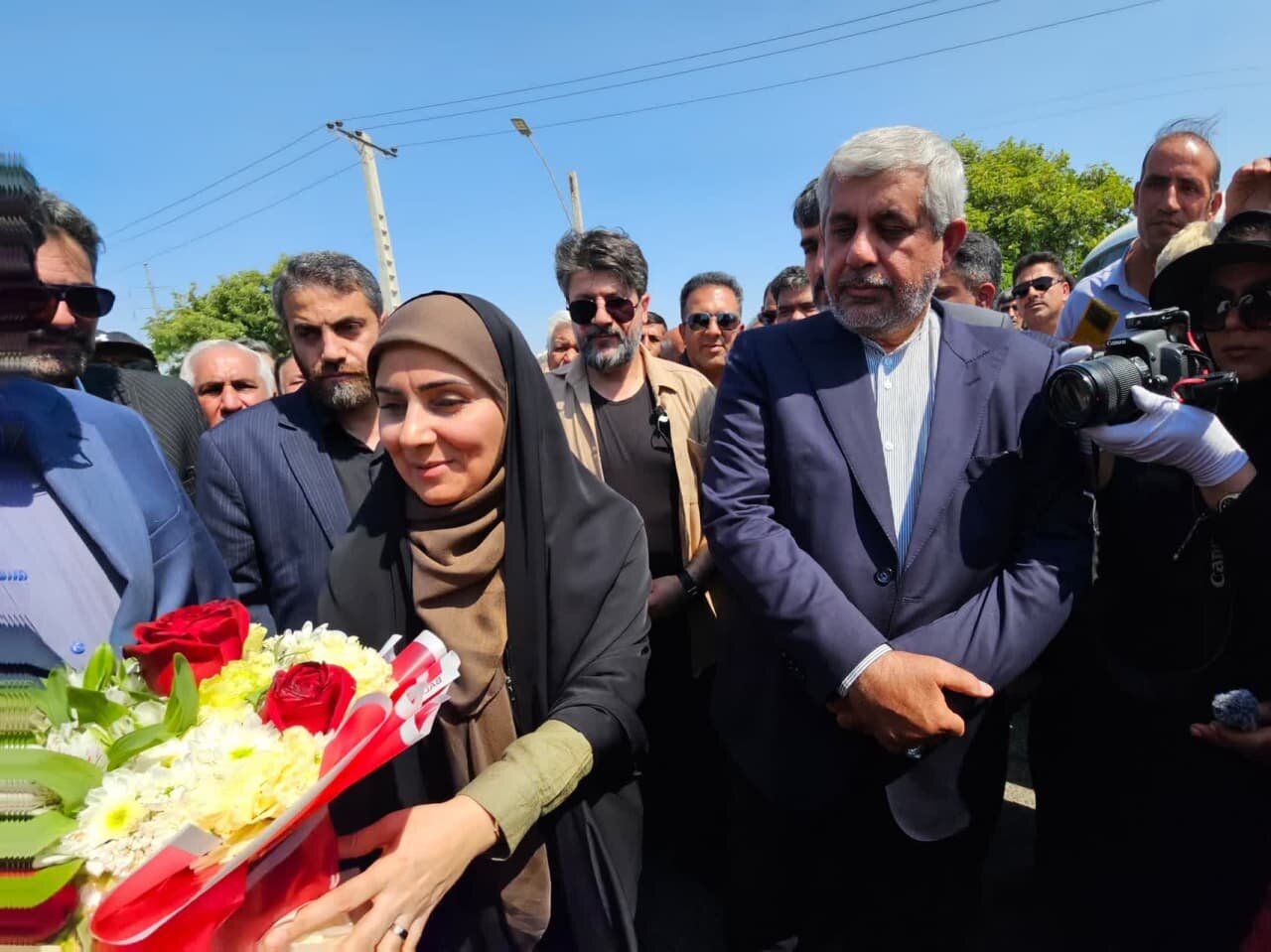 وزیر راه در جیرفت؛ کلنگ نهضت ملی مسکن به زمین خورد، پل هلیل زیر ذره‌بین رفت