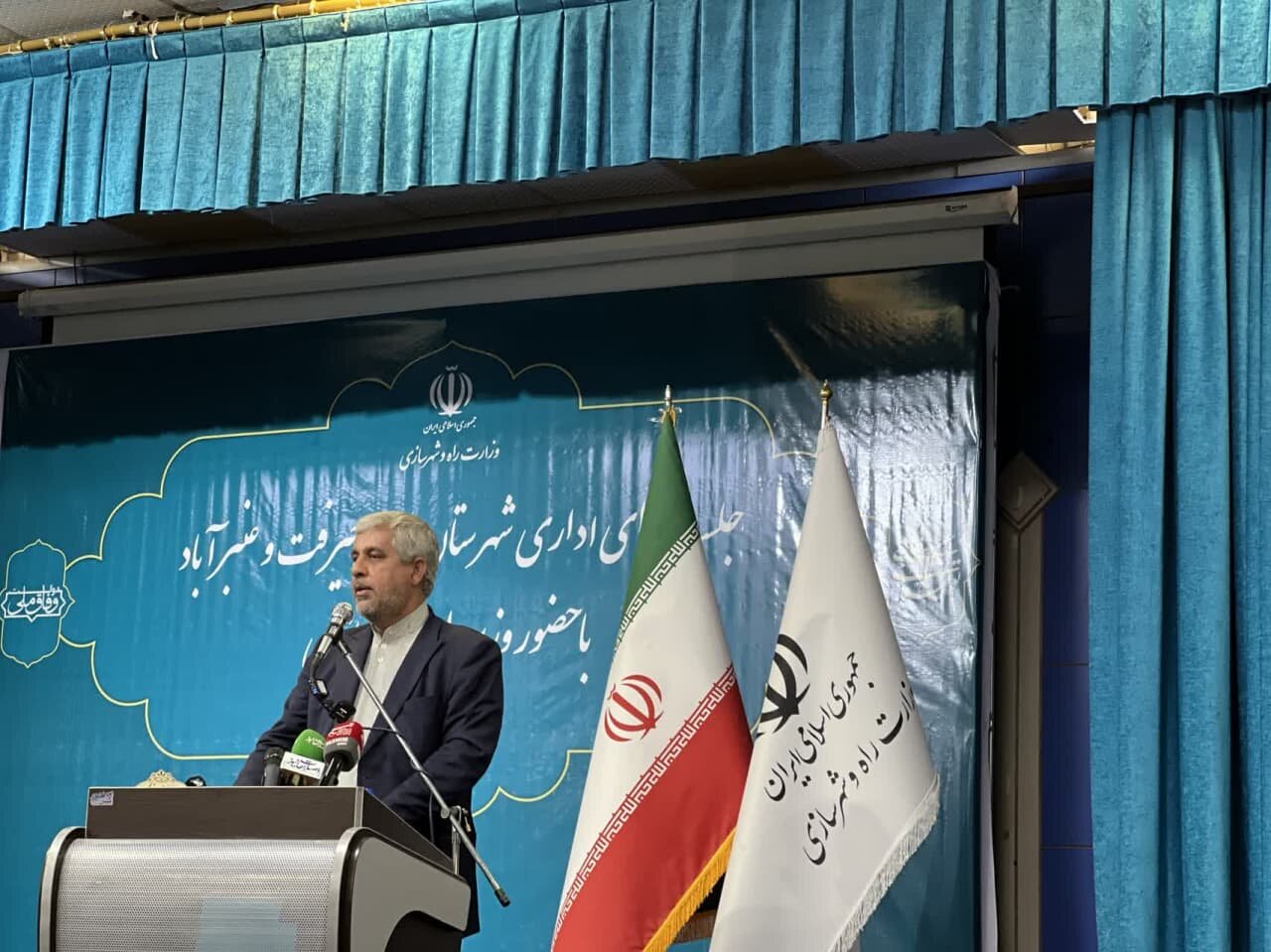 نماینده جیرفت: کشاورزی جنوب نابود شده، جاده‌ها مرگبارند؛ وزیر کشاورزی را استیضاح می‌کنیم