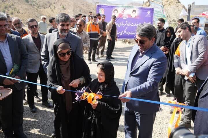 دختر دهبکری روبان افتتاح را برید؛ تقاطع غیرهمسطح بم به بهره‌برداری رسید