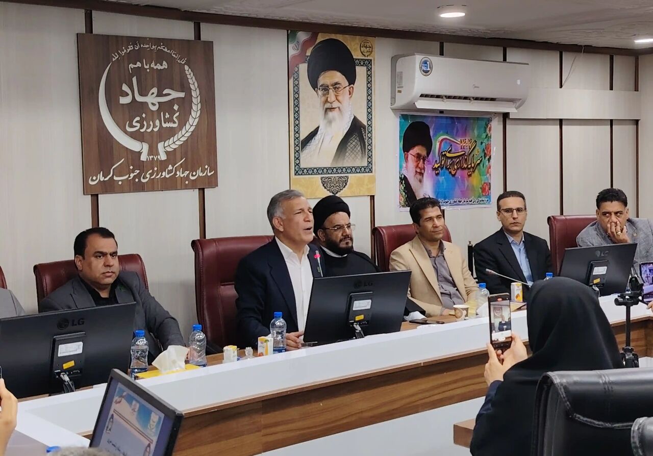 بحران آب، کشاورزی جنوب کرمان را تهدید می‌کند؛ طرح ملی نصب ۳ هزار کنتور هوشمند و گذار به کشت گلخانه‌ای