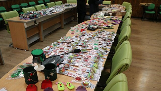 اهدای بیش از ۱۰۵۰ هدیه  کودکان کرمانی  به زائران اربعین | خبر کرمان