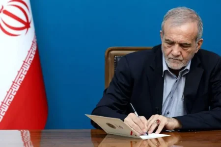 حکم رئیس‌جمهور برای انتصاب علی لاریجانی؛ تمرکز بر تهدیدات نوظهور