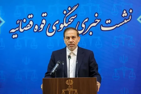 سخنگوی قوه قضاییه: پرداخت ۴۲.۶ میلیاردتومان به ۴۱ نفر از خسارت‌دیدگان بندر رجایی /ارسال ۴۰۰ هزار گزارش به حفاظت اطلاعات قوه در ۱۴۰۳ / کشف ۱۱ شبکه فساد مرتبط یا قوه