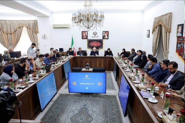 عارف:‌ مذاکرات می‌تواند مستقیم انجام شود