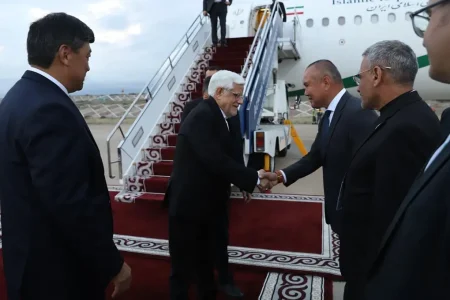 معاون اول رئیس جمهور برای شرکت در نشست اتحادیه اوراسیا وارد قرقیزستان شد
