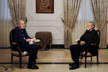 لاریجانی: مذاکره زمانی نتیجه می‌دهد که آمریکا بفهمد جنگ بی‌فایده است / امکان عادی‌سازی روابط با سوریه وجود دارد