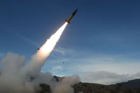 حمله موشکی یمن به اسرائیل/ پروازهای فرودگاه بن گوریون متوقف شد