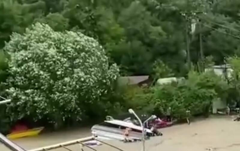 فیلم/ صحنه‌های هولناک سیل و گردباد در روسیه