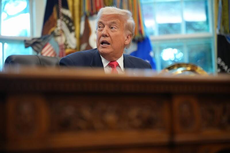 چگونه ترامپ دوباره به نومحافظه‌کاران نزدیک شد؟