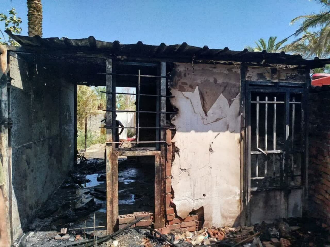 آتش‌سوزی مرگبار در کانکس ناایمن؛ جان باختن کودک ۷ ساله در بم