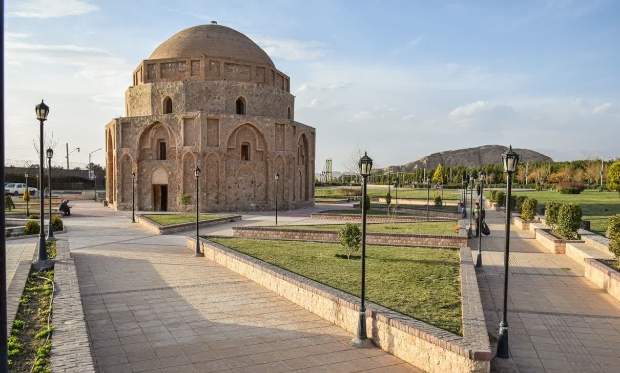 گنبد تاریخی جبلیه کرمان تا اطلاع ثانوی تعطیل شد؛ بهسازی چیدمان موزه‌ای در دستور کار