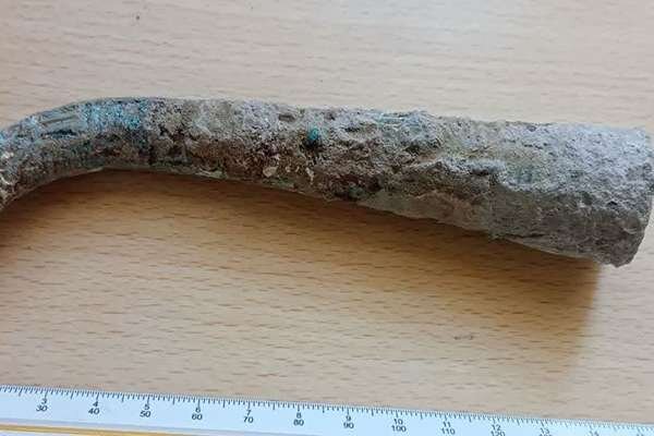 گنجینه تاریخی جیرفت از دست حفاران غیرمجاز نجات یافت؛ ۱۴ شیء ارزشمند کشف شد