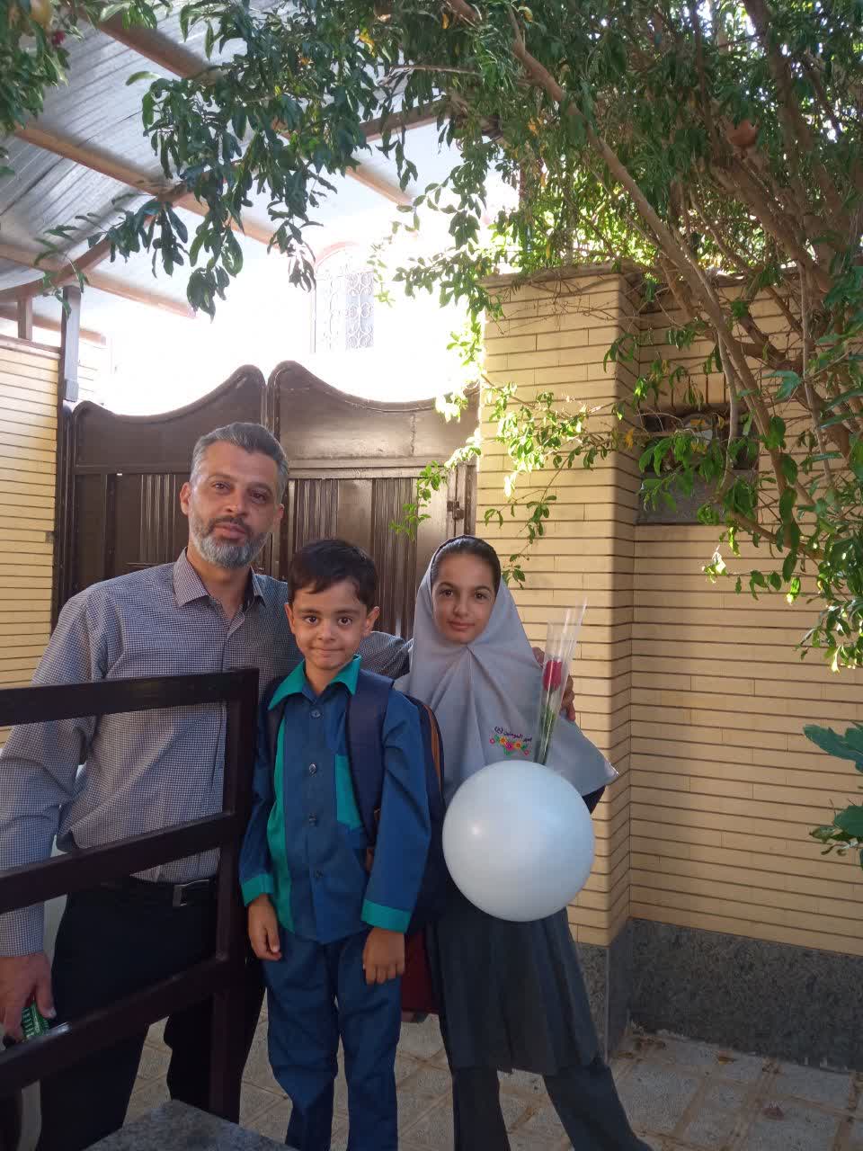این کیک را بابا برایت فرستاده