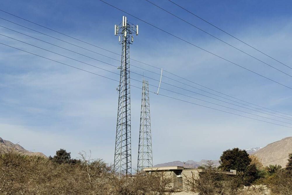 سلامت شهروندان و زیباسازی شهری در گرو توافق مالی؛ نصب دکل‌های جدید مخابراتی در کرمان متوقف شد