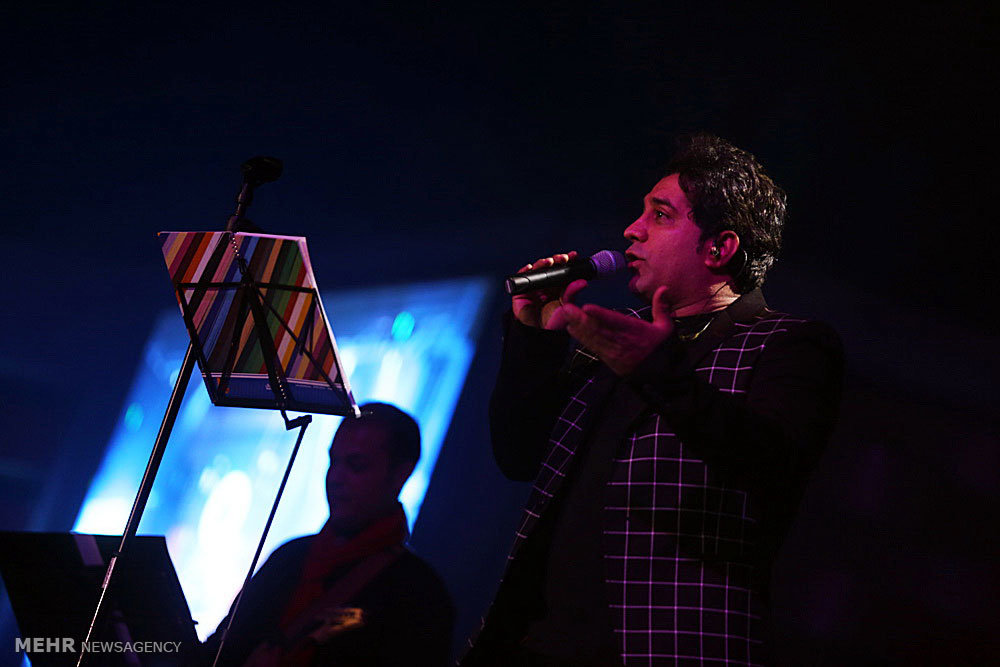 لحظات پایانی آخرین اجرای امید جهان در کنسرت بم پیش از عارضه قلبی | خبر کرمان