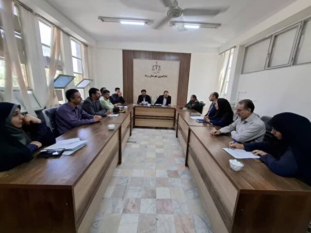 پایانی بر قانون‌گریزی بنگاه‌داران خیابان فلسطین زرند/ رئیس دادگستری:  بدون مجوز محل کسب‌تان پلمب می‌شود | خبر کرمان