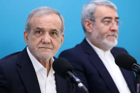 پزشکیان در دیدار با نخبگان ایرانی مقیم چین: دعوا و اختلاف، نشأت‌گرفته از نادانی است