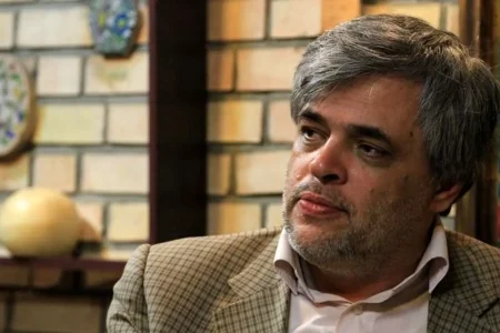 محمد مهاجری: دولت پزشکیان با چنگ‌ و دندان کشور را نگه داشته‌ است/ چرا در رفع فیلترینگ تعلل می کنید؟