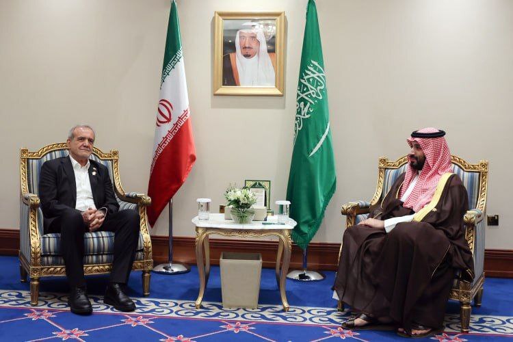 دیدار ولیعهد عربستان و پزشکیان در دوحه (عکس)