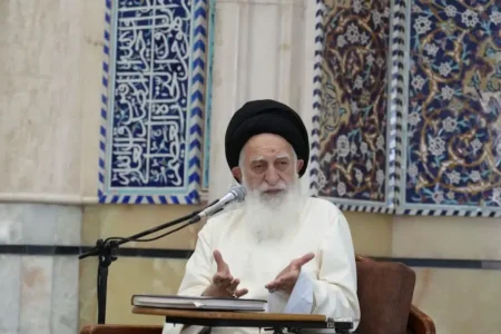 آیت‌الله علوی بروجردی: هر که انتقاد کند، نوکر اسرائیل و آمریکا نیست