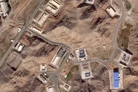 آسوشیتدپرس: ایران بازسازی سایت‌های بمباران شده ساخت موشک را آغاز کرد