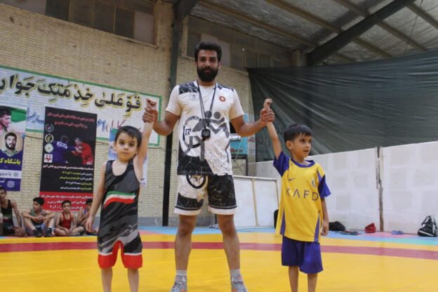 مسابقات کشتی پهلوانی بین تیم‌های تختی انار و ابراهیم هادی امین‌شهر برگزار شد