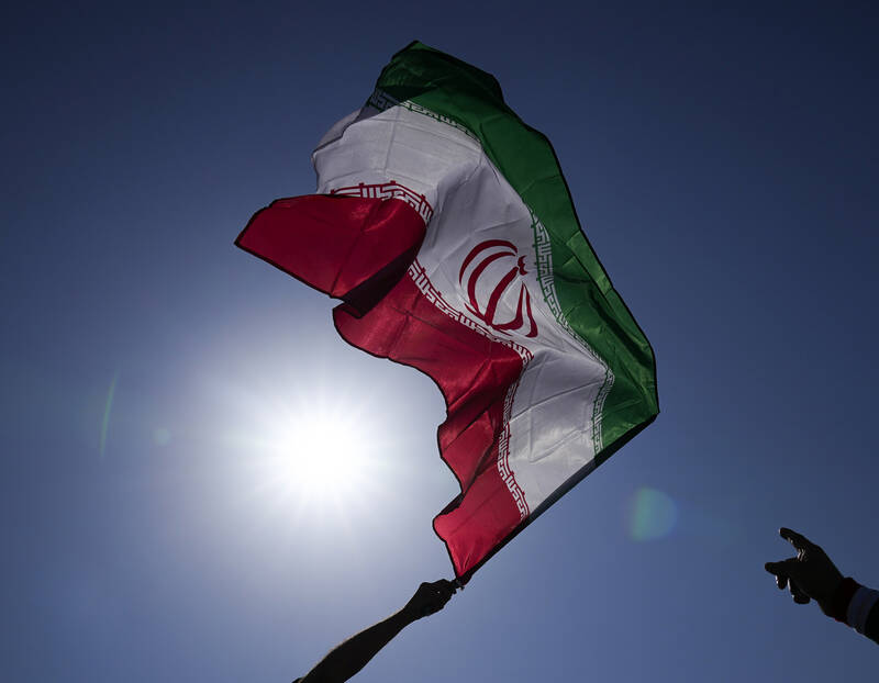 دشمن همه راه‌ها را رفت، به در بسته خورد