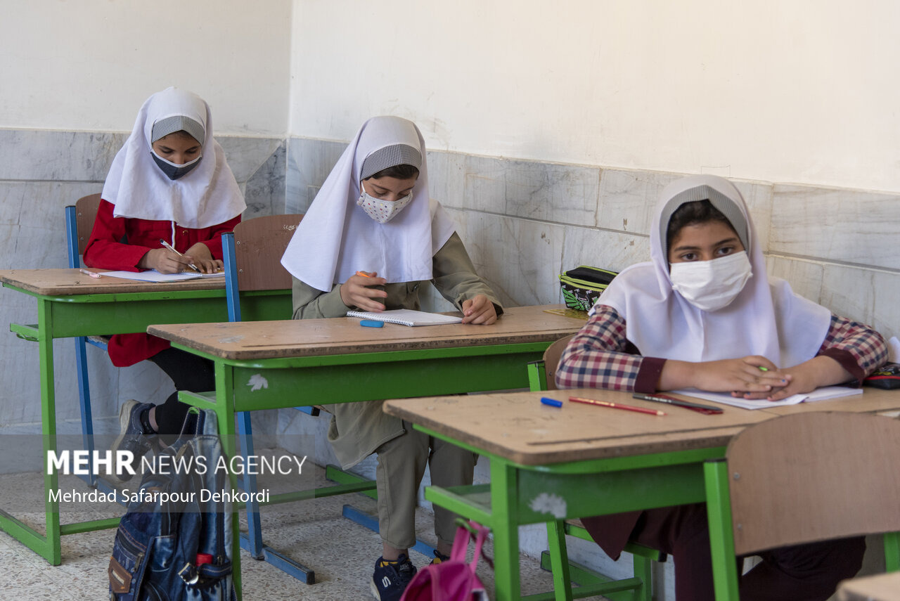 فرحبخش: ۲۷۵ مدرسه در کرمان فقط با یک تا ۵ دانش‌آموز فعال است