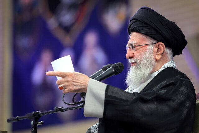 فیلم/ خاطرۀ رهبر انقلاب از دوران تبعید در ایرانشهر و برگزاری هفتۀ وحدت