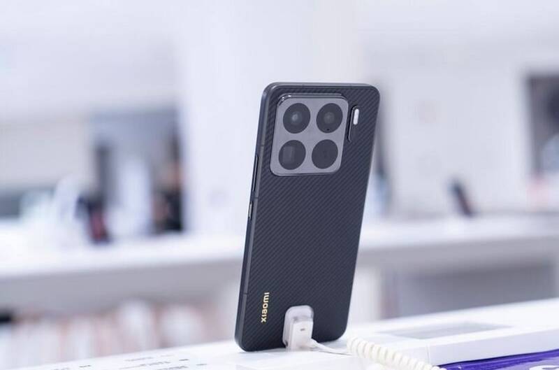 دورخیز شیائومی برای سبقت از آیفون ۱۷