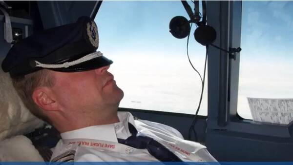 خلبانان آلمانی حین پرواز می‌خوابند