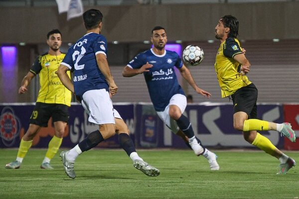 تساوی پرحادثه در دیدار سپاهان و گل گهر؛ اخراج، پنالتی و گل مردود | خبر کرمان