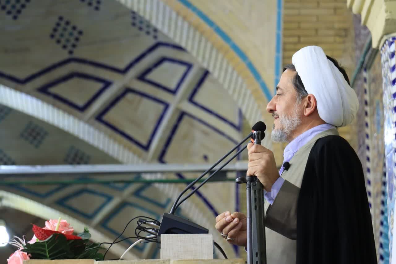 امام جمعه ماهان: ثمره خون شهدا، قطع دست دشمنان از کشور بود؛ ماهان نباید صنعتی شود