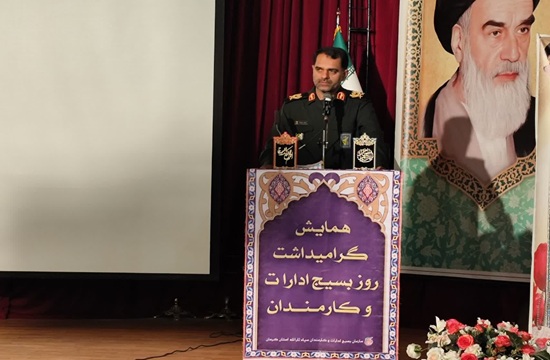 خدمت را نباید سیاسی تعریف کرد