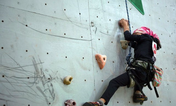 درخشش بانوان کرمانی در رقابت‌های سنگ‌نوردی جنوب کشور | اخبار استان کرمان