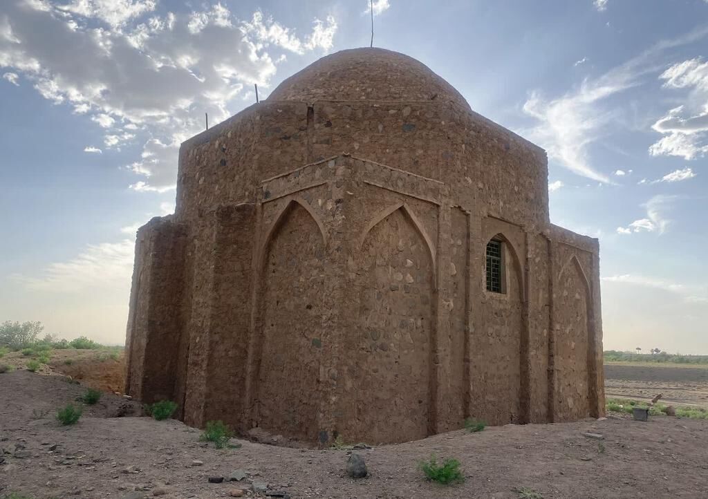 «میر زبیر» در محاصره بی‌توجهی و حفاران غیرمجاز؛ شاهکار ۹۰۰ ساله معماری کرمان در آستانه تخریب کامل