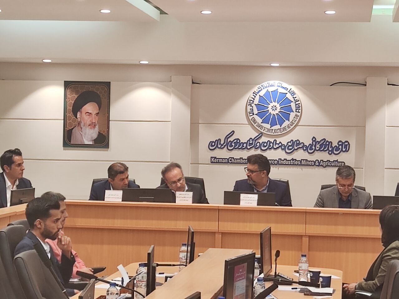 رئیس اتاق بازرگانی کرمان: سازمان صنایع کوچک متولی ندارد؛ باید بانک صنایع کوچک و متوسط تأسیس شود