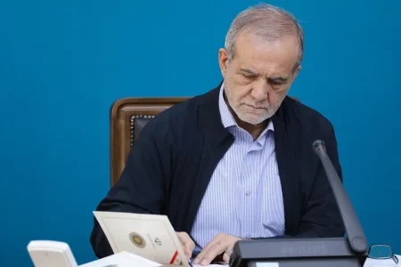 تسلیت رئیس جمهور در پی درگذشت مادر سه شهید والامقام؛ بانوی مؤمنه که فرزندانی دلاور تقدیم میهن کرد