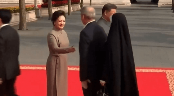 آیا دست ندادن پزشکیان با همسر رهبر چین حرام بود؟