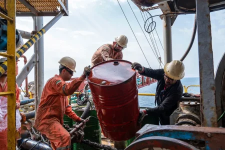 وال استریت ژورنال: چین از طریق یک کانال مالی پنهان، پول نفت ایران را پرداخت می‌کند