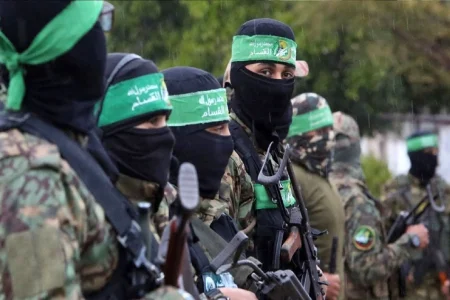 الجزیره به نقل از یک منبع در حماس: تاکید کردیم که آزادی آخرین اسیر باید هم‌زمان با آخرین مرحله عقب‌نشینی نیروهای اسرائیلی باشد