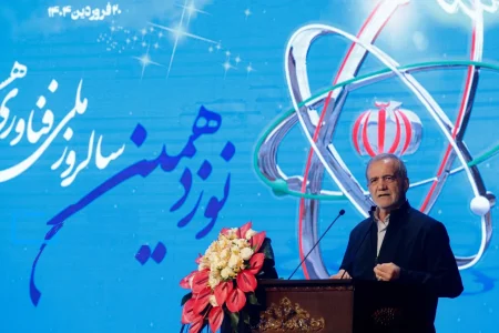 پزشکیان: دانشمندانی داریم که نیاز ما به بیگانگان را کاهش می‌دهند