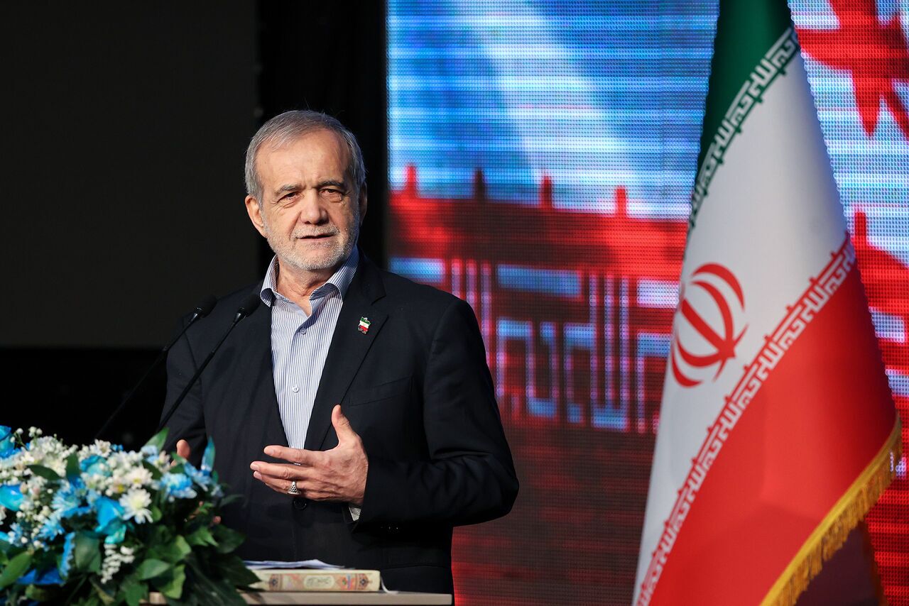 پزشکیان: چنانچه در یک ساختار بمانیم انسان مرده به شمار می‌آییم