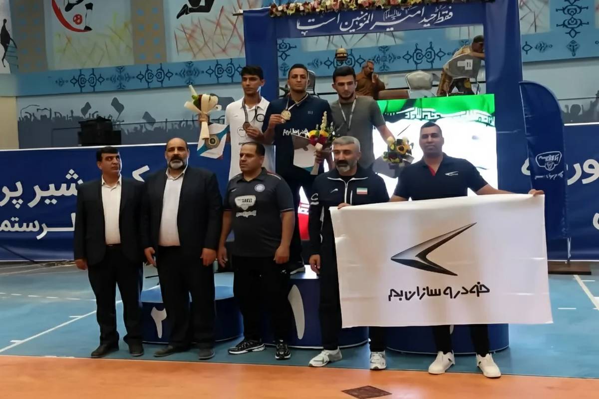 قهرمانی کشتی‌گیر کرمانی در رقابت‌های پهلوانی کارگران کشور