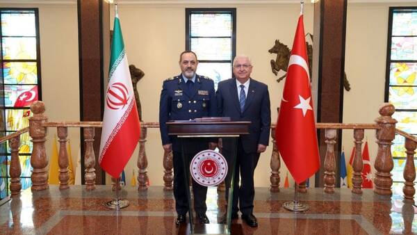 دیدار وزرای دفاع ایران و ترکیه با هدف گسترش روابط نظامی