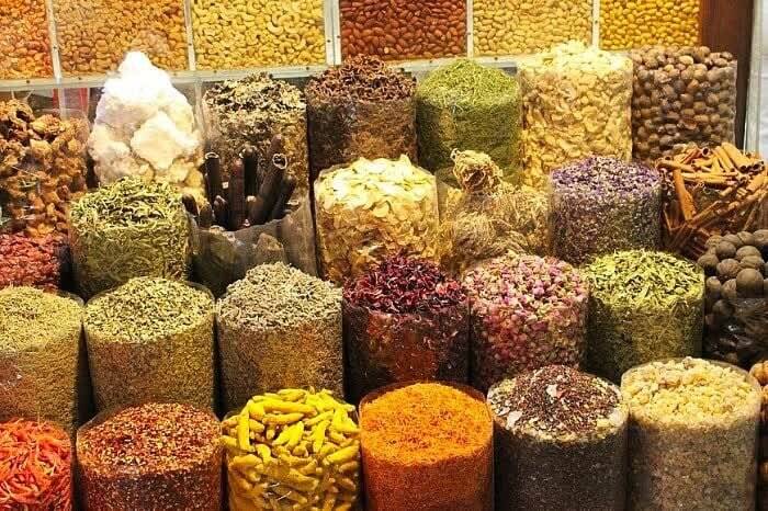 عملکرد عطاری‌ها به طب سنتی آسیب می‌زند