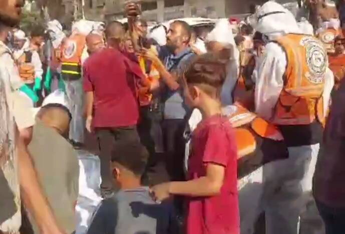 فیلم/ بیرون کشیدن پیکر ۸۰ شهید از خانواده شحیبر در غزه از زیر آوار