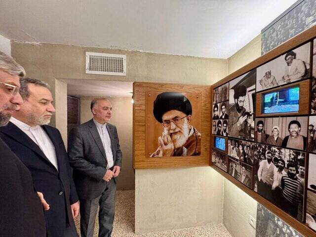 عکس/ بازدید عراقچی از منزل رهبر معظم انقلاب